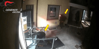 Ancona - Assalto al bancomat con esplosivi, quattro condanne